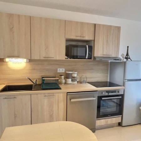 A 150M De La Plage - Coquet Appartement Pour 4 Personnes Vias Exterior photo